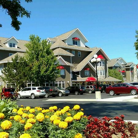 טראוורס סיטי Cherry Tree Inn & Suites מראה חיצוני תמונה