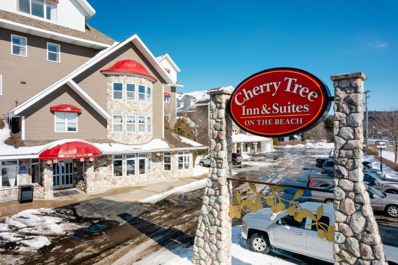 טראוורס סיטי Cherry Tree Inn & Suites מראה חיצוני תמונה