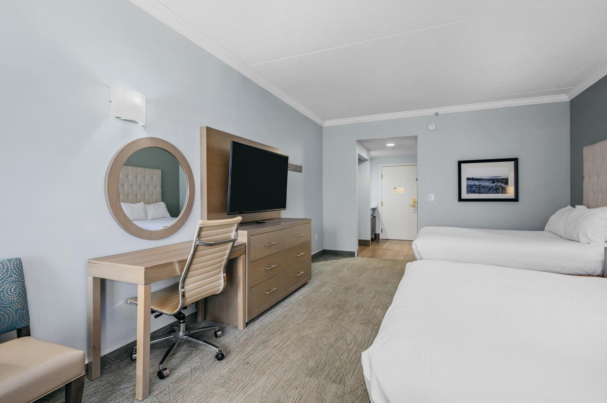 טראוורס סיטי Cherry Tree Inn & Suites מראה חיצוני תמונה