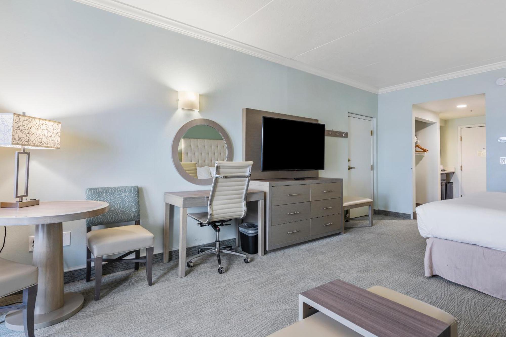טראוורס סיטי Cherry Tree Inn & Suites מראה חיצוני תמונה