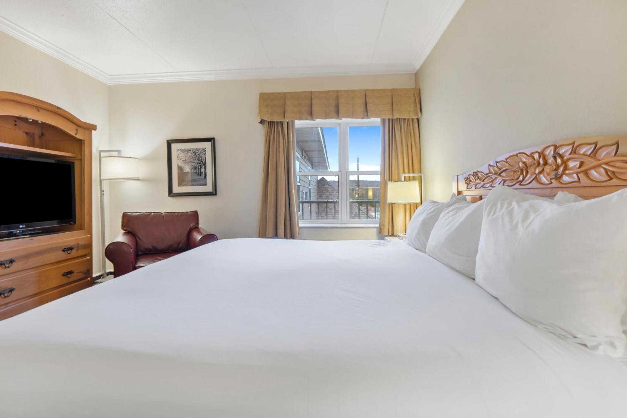 טראוורס סיטי Cherry Tree Inn & Suites מראה חיצוני תמונה