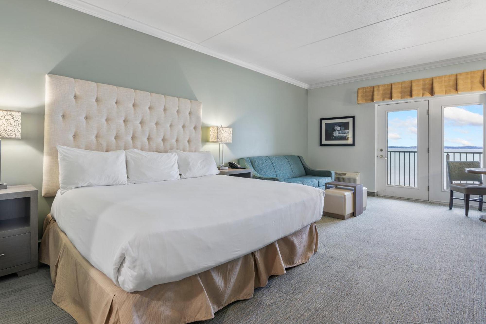 טראוורס סיטי Cherry Tree Inn & Suites מראה חיצוני תמונה