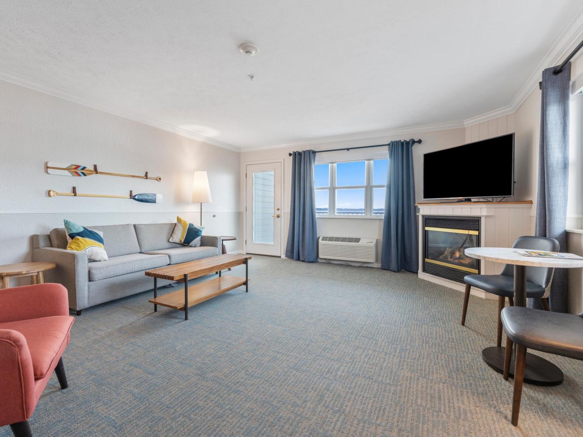 טראוורס סיטי Cherry Tree Inn & Suites מראה חיצוני תמונה
