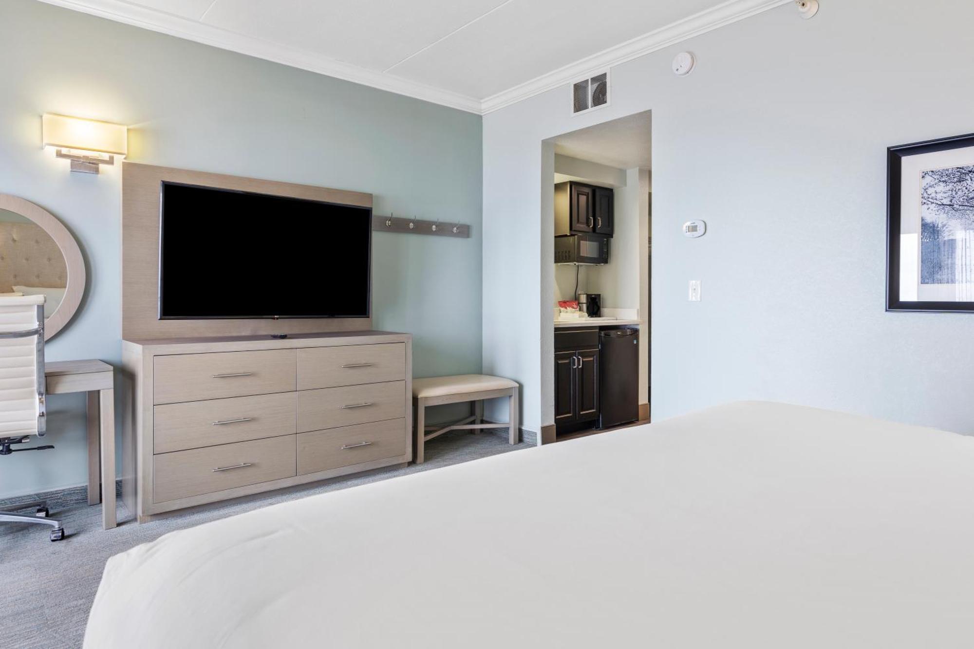 טראוורס סיטי Cherry Tree Inn & Suites מראה חיצוני תמונה