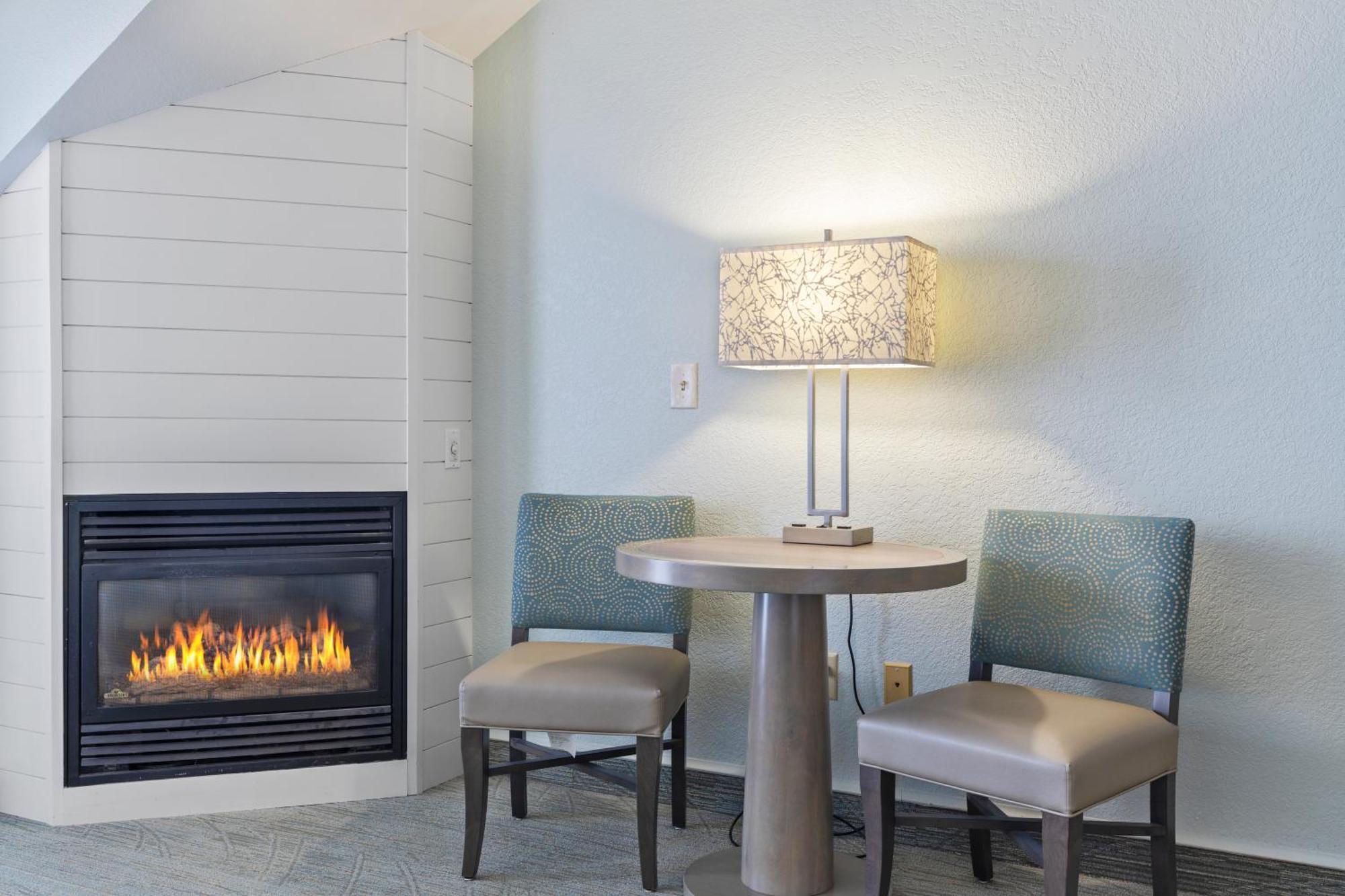 טראוורס סיטי Cherry Tree Inn & Suites מראה חיצוני תמונה