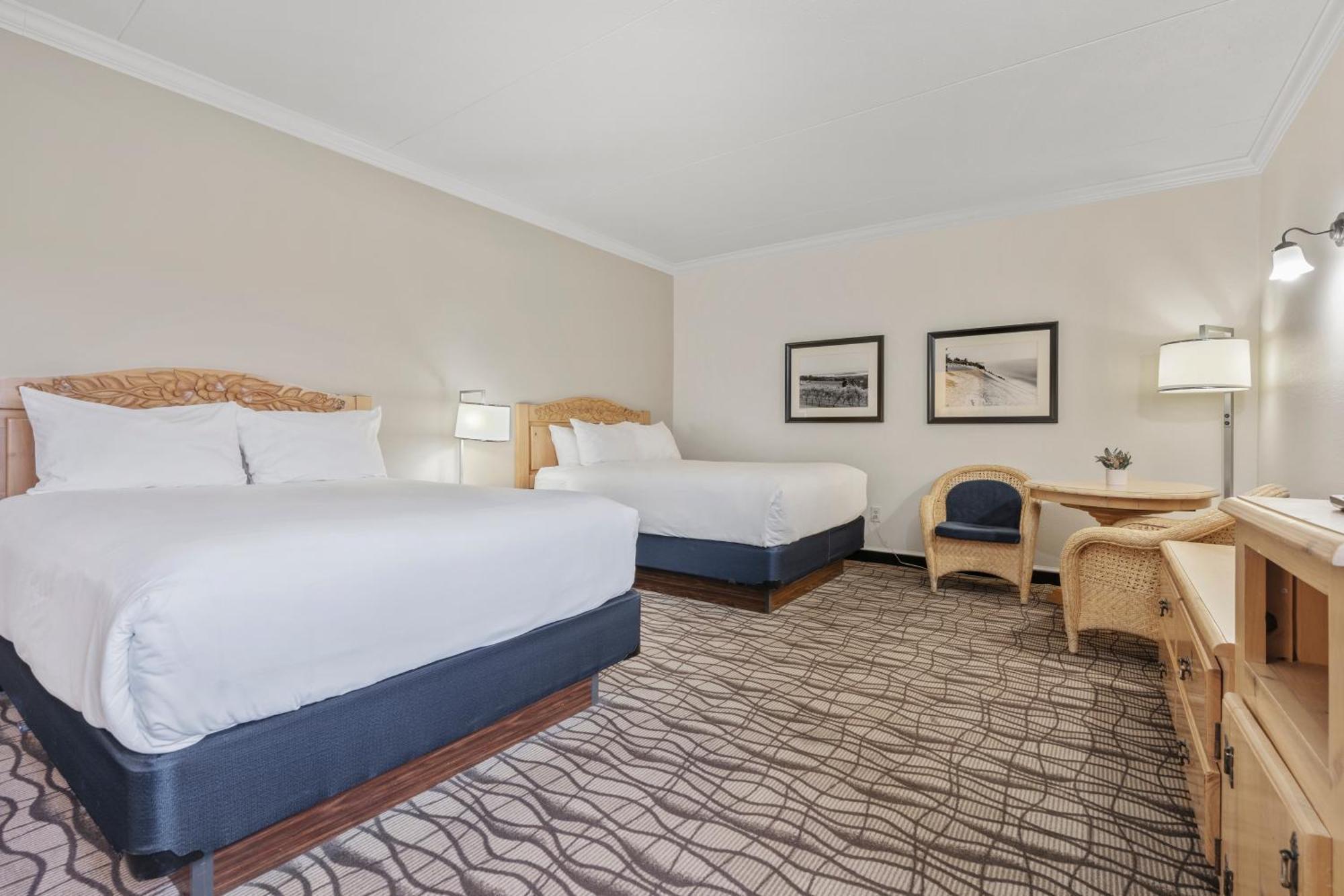 טראוורס סיטי Cherry Tree Inn & Suites מראה חיצוני תמונה