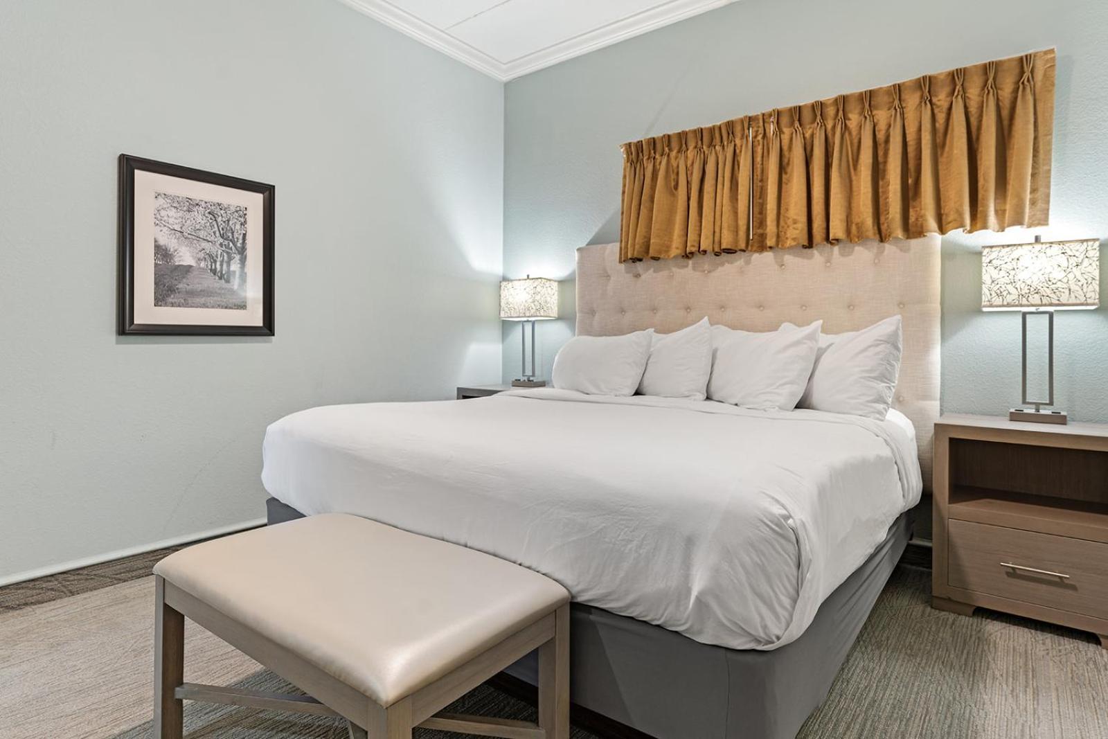 טראוורס סיטי Cherry Tree Inn & Suites מראה חיצוני תמונה