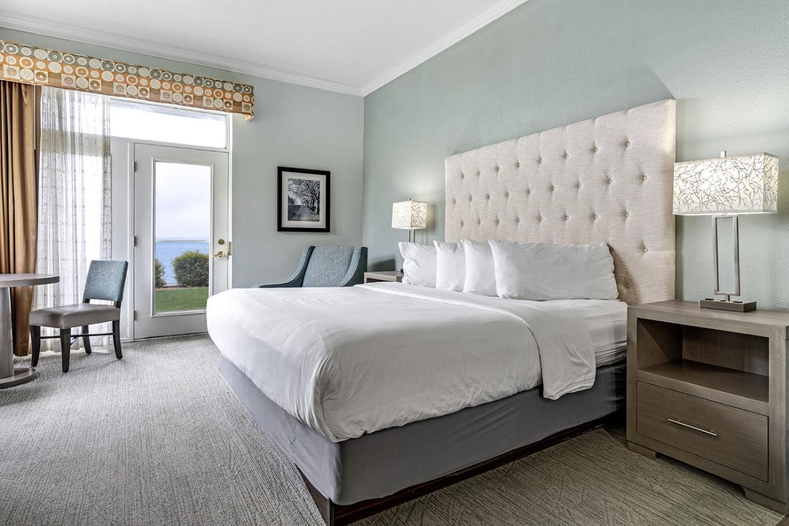 טראוורס סיטי Cherry Tree Inn & Suites מראה חיצוני תמונה